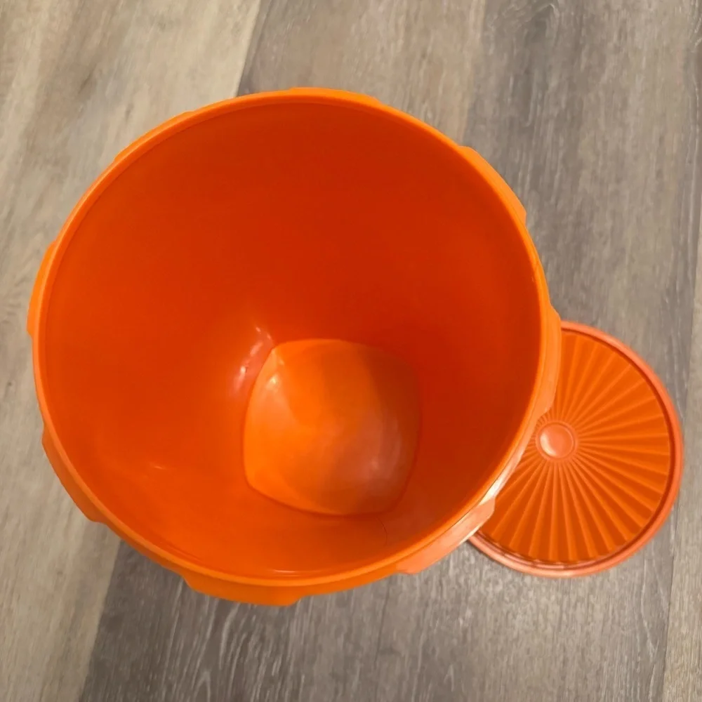 Vintage Tupperware Tall Servalier Canister Harvest Orange 1222-4 w/ Lid 808-32
